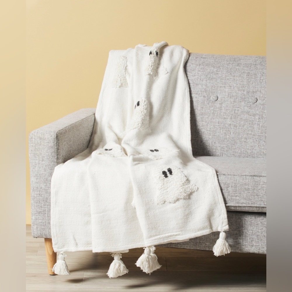 Rachel Zoe 50×60 Tufted Ghosts Throw With Tassels